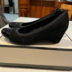 Dana Buchman black suede wedge with patent leather toe. Size 8 1/2